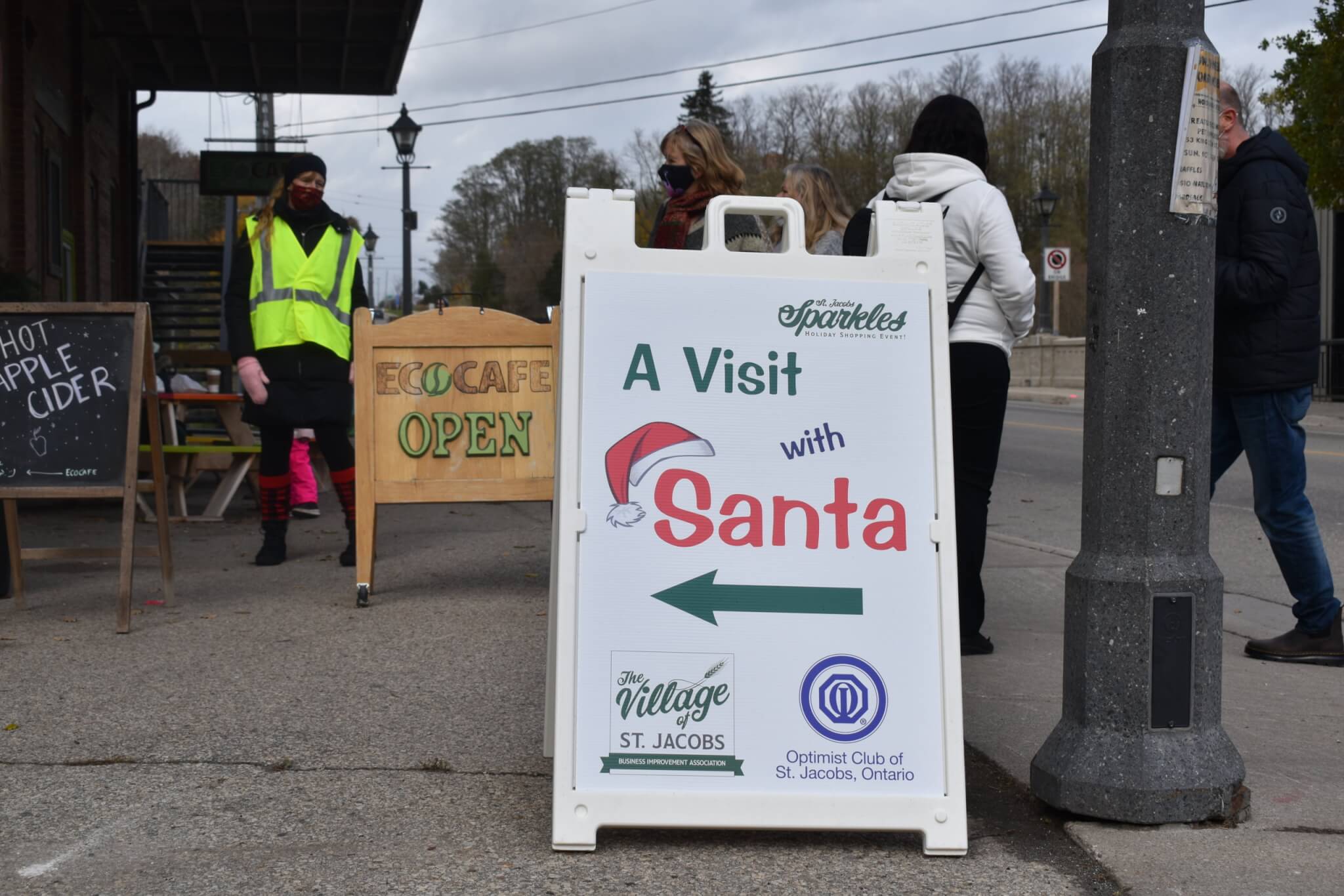 The sparkle of the holiday season returns to St. Jacobs Spoke